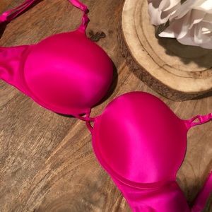 Victoria’s Secret bombshell bra 34d